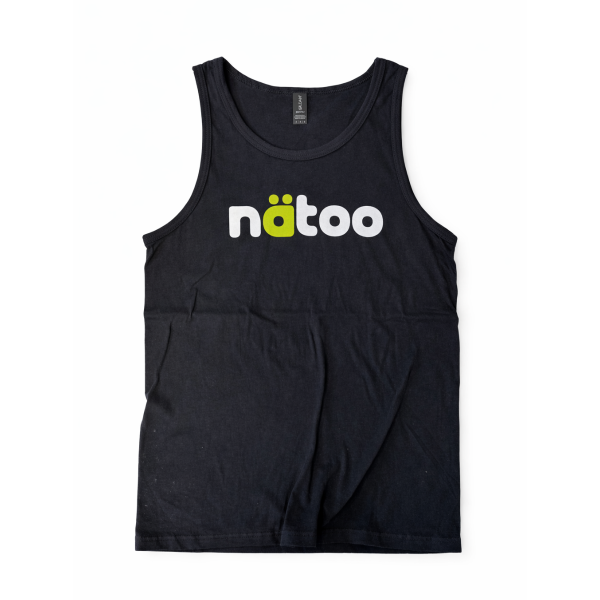 Canotta uomo Natoo nera in 100% cotone vista frontale, canotta sportiva da palestra con logo Natoo