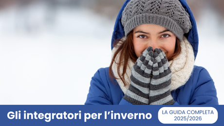 Donna sorridente con guanti e cappello di lana in una giornata invernale, simbolo di energia e benessere grazie agli integratori per l’inverno 2025/2026.