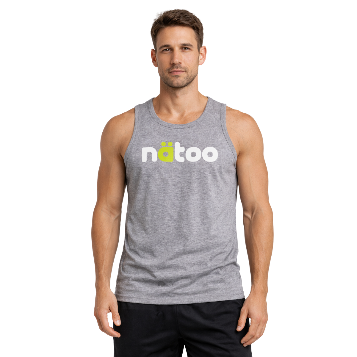 Modello indossa canotta uomo Natoo grigia in 100% cotone, ideale per palestra e attività sportiva.