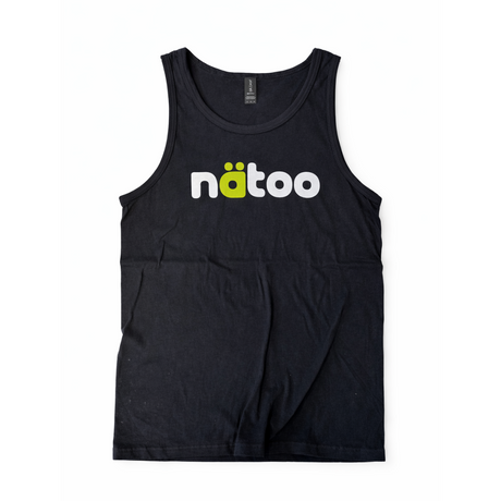 Canotta uomo Natoo nera in 100% cotone vista frontale, canotta sportiva da palestra con logo Natoo