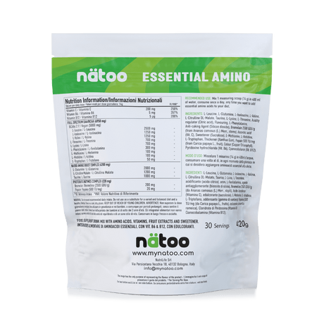 Etichetta posteriore Nätoo Essential Amino gusto Lemon Lime 420g con tabella nutrizionale: EAA/BCAA full spectrum 6950mg, Amino Boost Complex (Glutammina, Citrullina Malato, Taurina), Vitamina C 200mg, B6 5mg, B12 5µg, enzimi digestivi Bromelina e Papaina