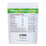 Etichetta posteriore Nätoo Essential Amino gusto Lemon Lime 700g con tabella nutrizionale: EAA/BCAA full spectrum 6950mg, Amino Boost Complex (Glutammina, Citrullina Malato, Taurina), Vitamina C 200mg, B6 5mg, B12 5µg, enzimi digestivi Bromelina e Papaina