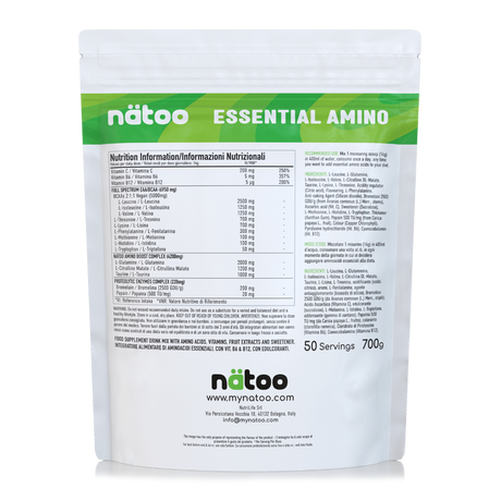 Etichetta posteriore Nätoo Essential Amino gusto Lemon Lime 700g con tabella nutrizionale: EAA/BCAA full spectrum 6950mg, Amino Boost Complex (Glutammina, Citrullina Malato, Taurina), Vitamina C 200mg, B6 5mg, B12 5µg, enzimi digestivi Bromelina e Papaina