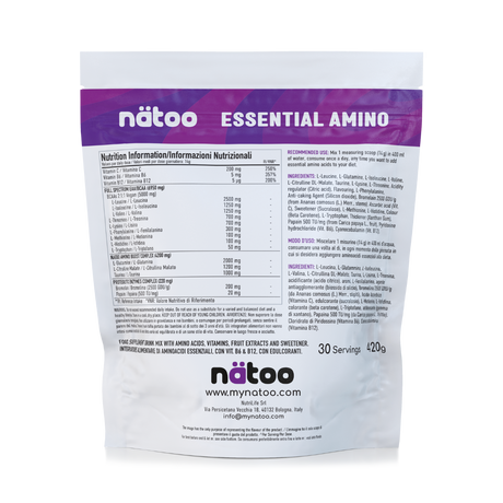 Etichetta posteriore Nätoo Essential Amino gusto Passion Fruit 420g con tabella nutrizionale: EAA/BCAA full spectrum 6950mg, Amino Boost Complex (Glutammina, Citrullina Malato, Taurina), Vitamina C 200mg, B6 5mg, B12 5µg, enzimi digestivi Bromelina e Papaina