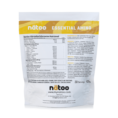 Etichetta posteriore Nätoo Essential Amino gusto Tropical Pineapple 420g con tabella nutrizionale: EAA/BCAA full spectrum 6950mg, Amino Boost Complex (Glutammina, Citrullina Malato, Taurina), Vitamina C 200mg, B6 5mg, B12 5µg, enzimi digestivi Bromelina e Papaina