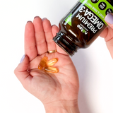 Perle di Premium Omega-3 MyNatoo nel palmo della mano, integratore di Omega-3 in forma trigliceride per uso quotidiano